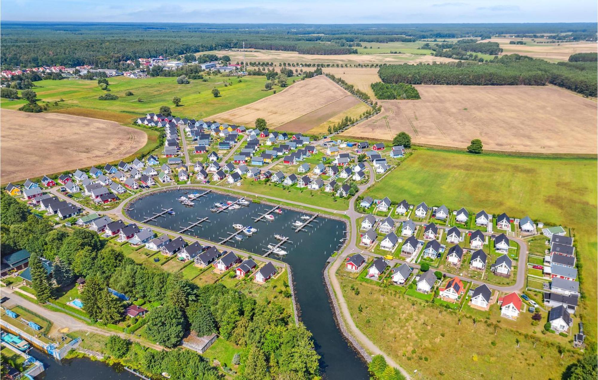 Beautiful home in Zerpenschleuse with WiFi&2 Bedrooms Exterior foto